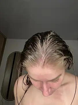 Snapshot of Agata_Holman chatting on 02-14-26, 07:21 Agata Holman online show from 02-14-26, 07:21