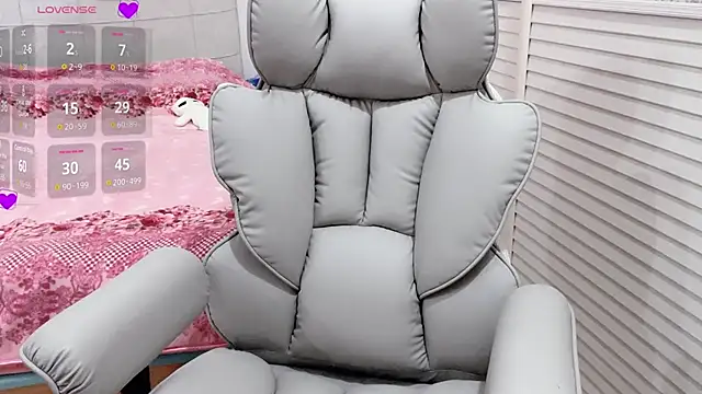 Holiland online show from 01-13-26, 01:00