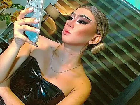 Snapshot of Queen_yasii_88 chatting on 07-02-26, 12:55 Queen yasii 88 online show from 07-02-26, 12:55