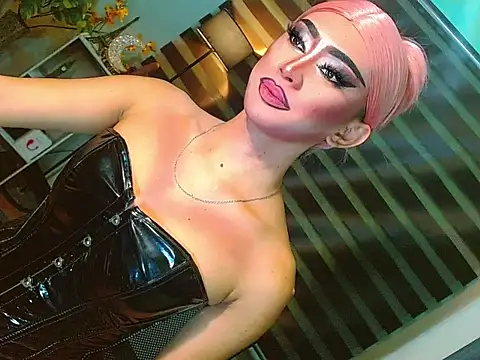 Snapshot of Queen_yasii_88 chatting on 07-15-26, 01:38 Queen yasii 88 online show from 07-15-26, 01:38