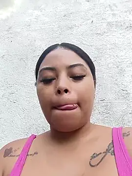 Snapshot of Naomi-Summer chatting on 11-14-25, 08:40 Naomi-Summer online show from 11-14-25, 08:40