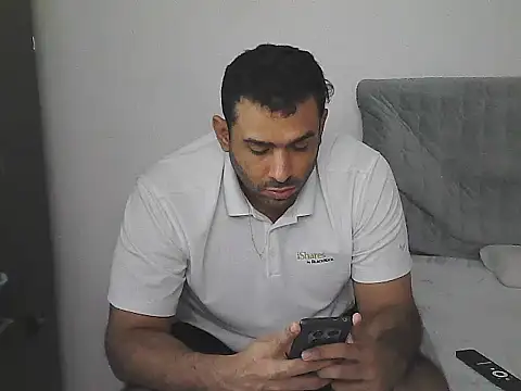 Snapshot of morenocabro10 chatting on 05-31-26, 04:31 morenocabro10 online show from 05-31-26, 04:31