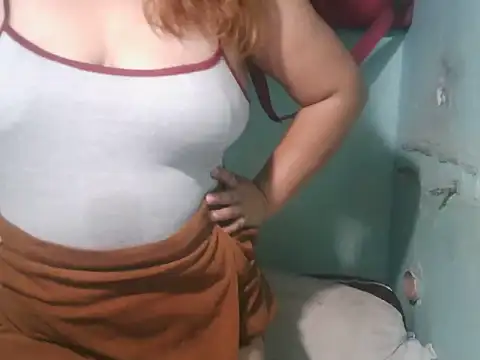 Snapshot of Sexymom350 chatting on 07-09-26, 02:26 Sexymom350 online show from 07-09-26, 02:26