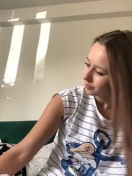 Snapshot of Kisacka chatting on 10-24-25, 01:29 Kisacka online show from 10-24-25, 01:29