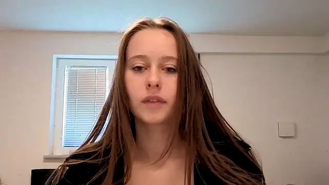 Snapshot of Kisacka chatting on 10-25-25, 10:34 Kisacka online show from 10-25-25, 10:34