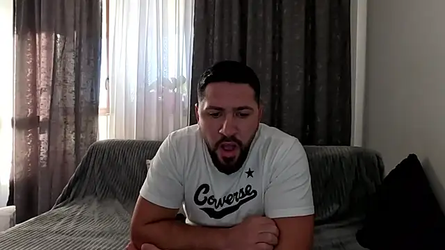 Gold Alpha Boy online show from 10-20-25, 01:11