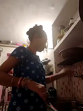 Snapshot of ISHANI-SINGH chatting on 11-06-25, 03:35 ISHANI-SINGH online show from 11-06-25, 03:35