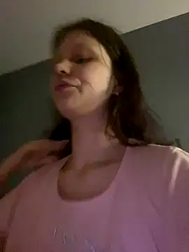 Snapshot of Lunliss chatting on 10-26-25, 04:24 Lunliss online show from 10-26-25, 04:24