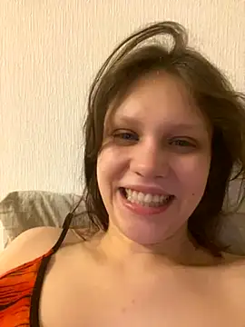 Snapshot of Lunliss chatting on 11-30-25, 05:39 Lunliss online show from 11-30-25, 05:39