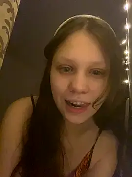 Snapshot of Lunliss chatting on 12-03-25, 12:40 Lunliss online show from 12-03-25, 12:40