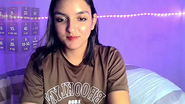 Snapshot of Ari_20_ chatting on 04-07-26, 11:37 Ari 20 online show from 04-07-26, 11:37