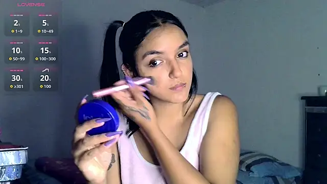 Snapshot of Ari_20_ chatting on 05-07-26, 01:11 Ari 20 online show from 05-07-26, 01:11