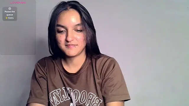 Snapshot of Ari_20_ chatting on 05-28-26, 04:10 Ari 20 online show from 05-28-26, 04:10