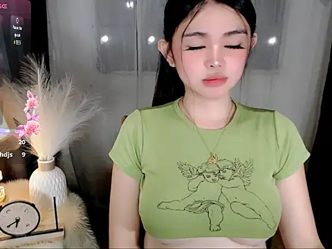 Snapshot of Bianca_cedine12 chatting on 05-05-26, 12:51 Bianca cedine12 online show from 05-05-26, 12:51