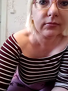 Snapshot of VikaKing chatting on 04-25-26, 01:52 VikaKing online show from 04-25-26, 01:52