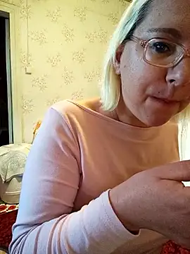 Snapshot of VikaKing chatting on 05-28-26, 04:59 VikaKing online show from 05-28-26, 04:59
