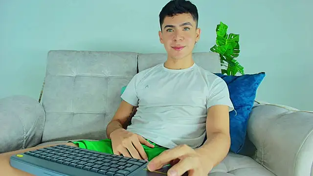 CamiiGuzmanX online show from 10-12-25, 11:26