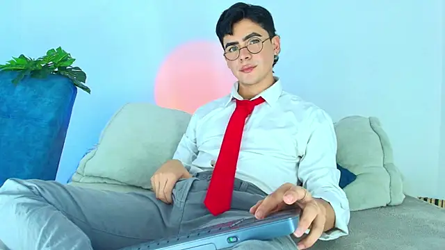 CamiiGuzmanX online show from 11-07-25, 08:42