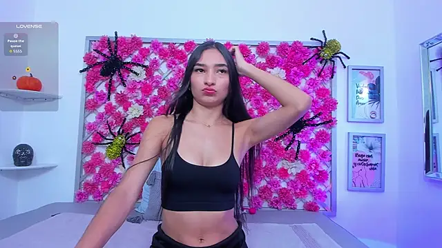 Snapshot of hannah_miller_1 chatting on 10-27-25, 12:20 hannah miller 1 online show from 10-27-25, 12:20