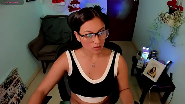 Cameroon-Diaz online show from 12-22-25, 01:52