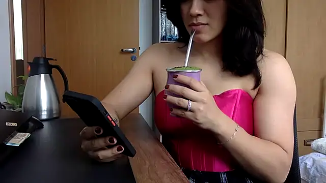 SEXOFLION online show from 10-06-25, 05:32