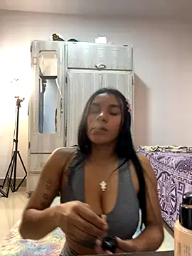 Zendaya11 online show from 11-11-25, 03:34