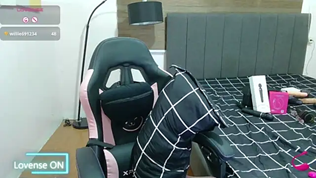 Snapshot of cumwetmebaby chatting on 05-02-26, 01:38 cumwetmebaby online show from 05-02-26, 01:38