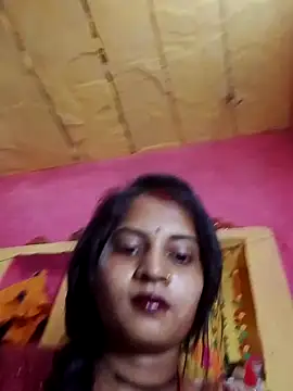 Snapshot of Hot_bbbb chatting on 04-17-26, 07:00 Hot bbbb online show from 04-17-26, 07:00