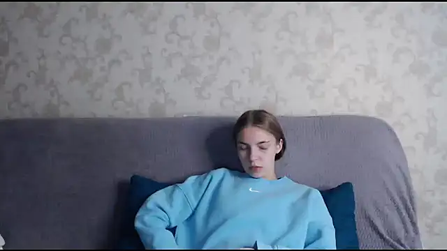 HitGyrl online show from 11-07-25, 08:03