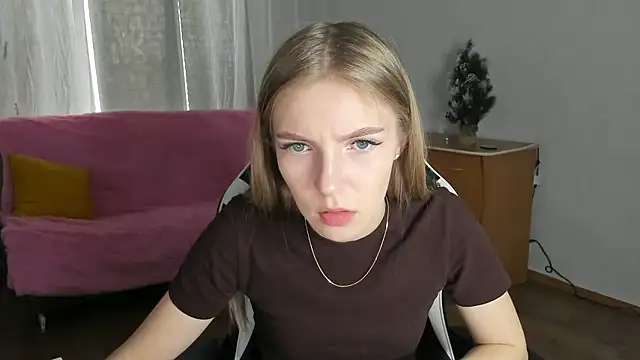 HitGyrl online show from 01-12-26, 08:19