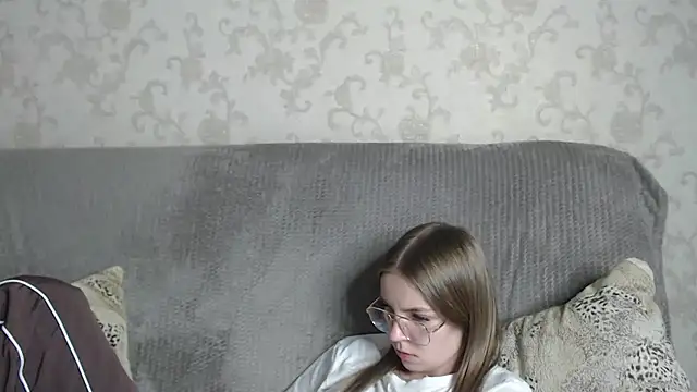 HitGyrl online show from 04-01-26, 01:41