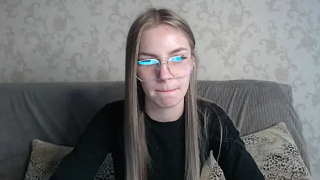 HitGyrl online show from 05-19-26, 01:00