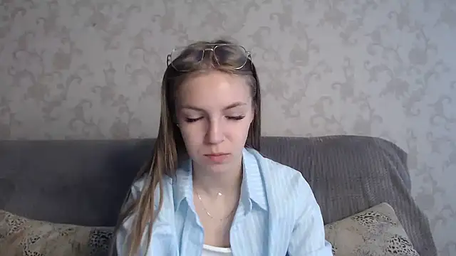 Snapshot of HitGyrl chatting on 06-13-26, 01:03 HitGyrl online show from 06-13-26, 01:03