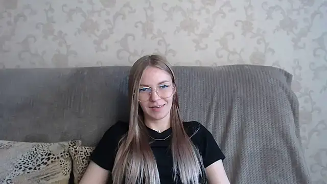 Snapshot of HitGyrl chatting on 06-14-26, 02:24 HitGyrl online show from 06-14-26, 02:24