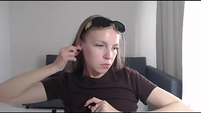 Snapshot of HitGyrl chatting on 07-10-26, 06:50 HitGyrl online show from 07-10-26, 06:50