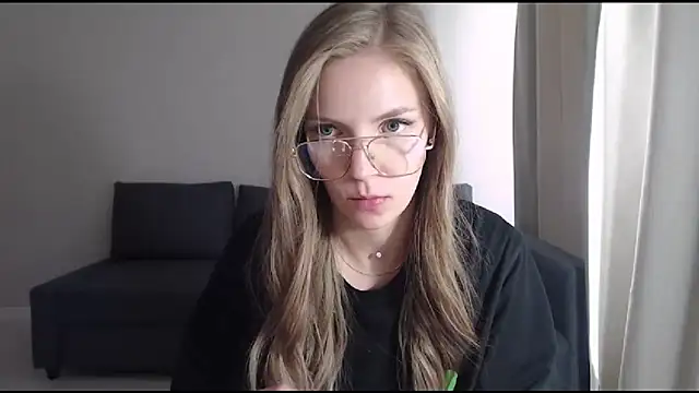 Snapshot of HitGyrl chatting on 07-15-26, 07:13 HitGyrl online show from 07-15-26, 07:13