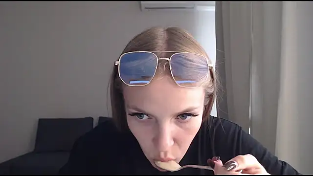 Snapshot of HitGyrl chatting on 08-01-26, 08:13 HitGyrl online show from 08-01-26, 08:13