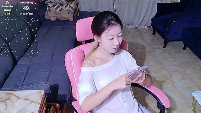 Snapshot of Deserve_E chatting on 09-17-25, 02:52 Deserve E online show from 09-17-25, 02:52