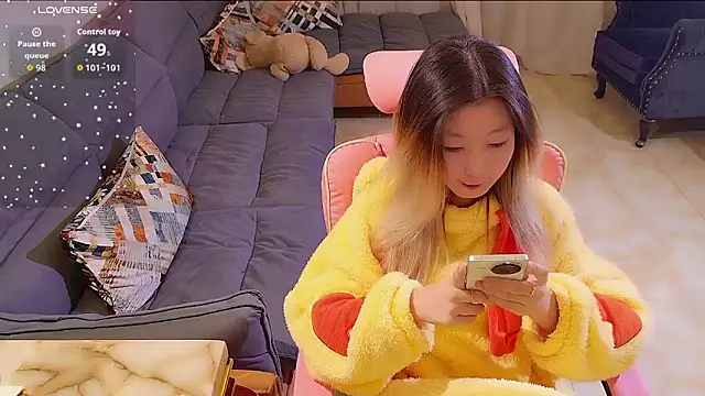 Snapshot of Deserve_E chatting on 10-17-25, 01:03 Deserve E online show from 10-17-25, 01:03