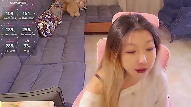 Snapshot of Deserve_E chatting on 10-19-25, 12:39 Deserve E online show from 10-19-25, 12:39