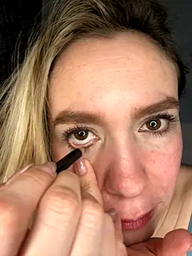 Snapshot of BritgetPsychol chatting on 11-04-25, 02:32 BritgetPsychol online show from 11-04-25, 02:32