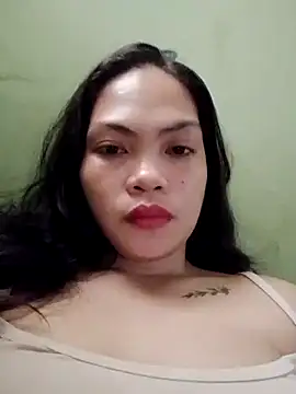 Snapshot of missluvv chatting on 10-23-25, 12:43 missluvv online show from 10-23-25, 12:43