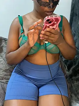 Snapshot of wellbuiltDiosa chatting on 10-08-25, 04:26 wellbuiltDiosa online show from 10-08-25, 04:26