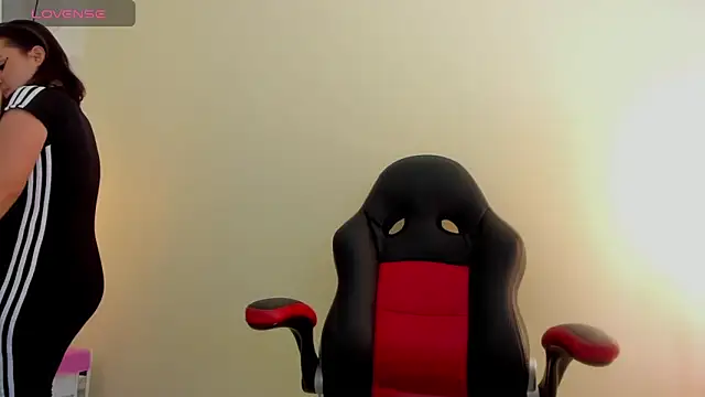 GIANAMILLER6 online show from 11-14-25, 12:26