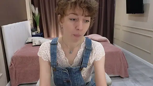 daniellia  online show from 10-20-25, 08:26