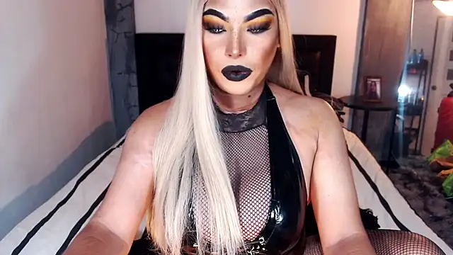 Snapshot of xTrixieMae chatting on 11-02-25, 10:17 xTrixieMae online show from 11-02-25, 10:17