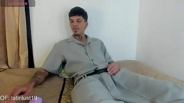 Snapshot of Savajelust chatting on 06-22-26, 05:32 Savajelust online show from 06-22-26, 05:32