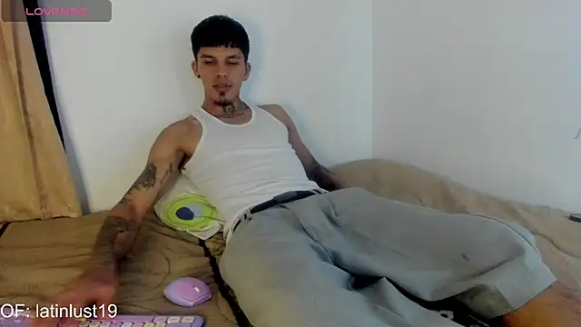 Snapshot of Savajelust chatting on 06-28-26, 10:16 Savajelust online show from 06-28-26, 10:16