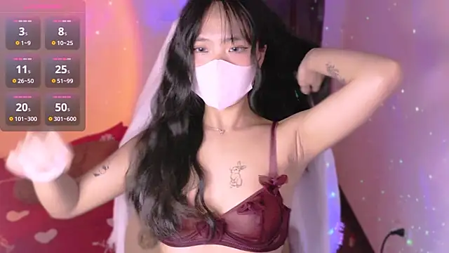 Snapshot of Phuong_Bee chatting on 09-18-25, 05:04 Phuong Bee online show from 09-18-25, 05:04
