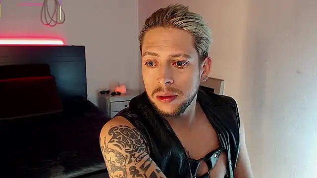 Snapshot of MaaxxxRider chatting on 11-01-25, 04:25 MaaxxxRider online show from 11-01-25, 04:25